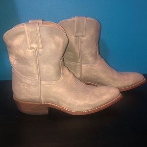 Size 9 Frye Boots! 👢